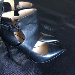 Kenneth Cole leather pumps